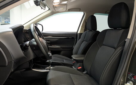 Mitsubishi Outlander III рестайлинг 3, 2019 год, 2 200 000 рублей, 20 фотография