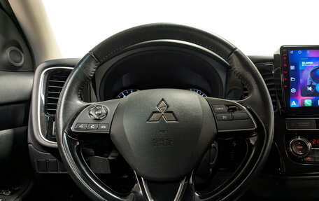 Mitsubishi Outlander III рестайлинг 3, 2019 год, 2 200 000 рублей, 21 фотография