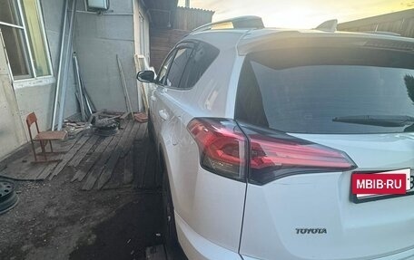 Toyota RAV4, 2018 год, 2 550 000 рублей, 9 фотография