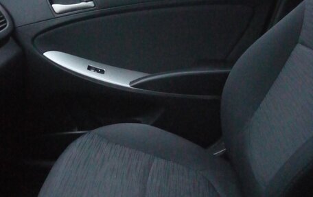 Hyundai Solaris II рестайлинг, 2016 год, 800 000 рублей, 10 фотография