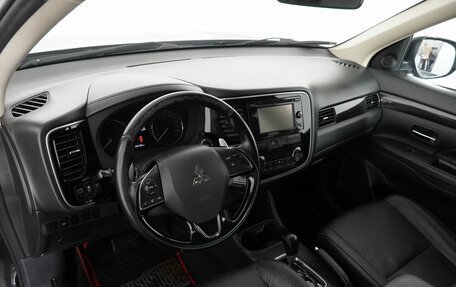 Mitsubishi Outlander III рестайлинг 3, 2016 год, 1 550 000 рублей, 9 фотография