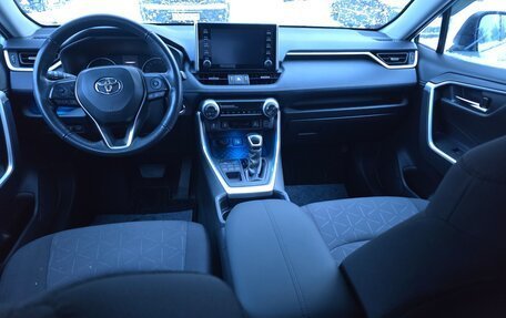 Toyota RAV4, 2021 год, 3 350 000 рублей, 6 фотография