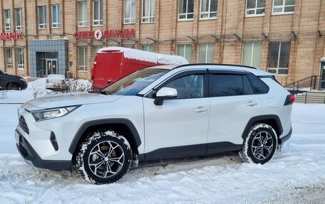 Toyota RAV4, 2021 год, 3 350 000 рублей, 2 фотография