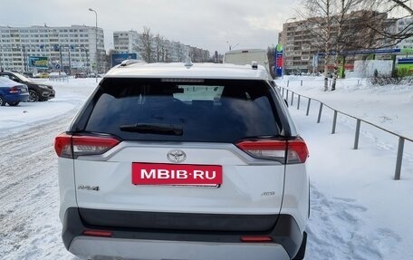 Toyota RAV4, 2021 год, 3 350 000 рублей, 4 фотография