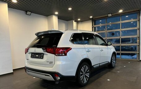Mitsubishi Outlander III рестайлинг 3, 2019 год, 2 890 000 рублей, 3 фотография
