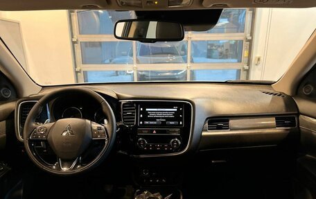 Mitsubishi Outlander III рестайлинг 3, 2019 год, 2 890 000 рублей, 9 фотография