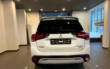 Mitsubishi Outlander III рестайлинг 3, 2019 год, 2 890 000 рублей, 4 фотография