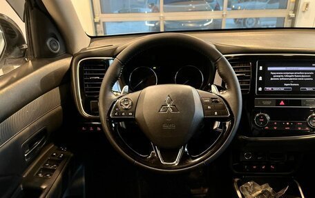 Mitsubishi Outlander III рестайлинг 3, 2019 год, 2 890 000 рублей, 10 фотография