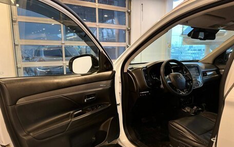 Mitsubishi Outlander III рестайлинг 3, 2019 год, 2 890 000 рублей, 17 фотография