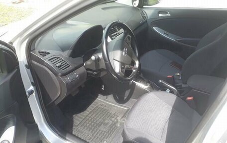 Hyundai Solaris II рестайлинг, 2015 год, 980 000 рублей, 10 фотография