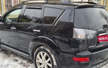 Mitsubishi Outlander III рестайлинг 3, 2011 год, 1 350 000 рублей, 2 фотография