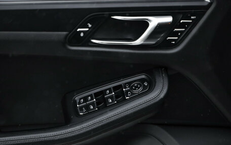 Porsche Macan I рестайлинг, 2016 год, 3 200 000 рублей, 28 фотография