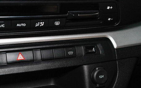 Peugeot Traveller I, 2018 год, 3 650 000 рублей, 26 фотография