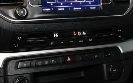 Peugeot Traveller I, 2018 год, 3 650 000 рублей, 24 фотография