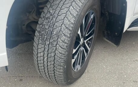 Toyota Land Cruiser Prado 150 рестайлинг 2, 2015 год, 3 700 000 рублей, 8 фотография