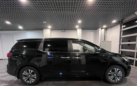 KIA Carnival III, 2019 год, 2 850 000 рублей, 2 фотография