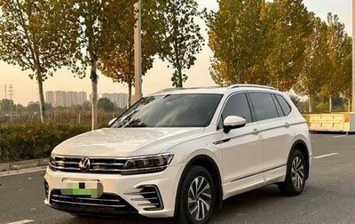 Volkswagen Tiguan II, 2021 год, 2 380 000 рублей, 1 фотография