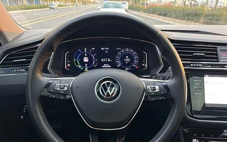 Volkswagen Tiguan II, 2021 год, 2 380 000 рублей, 4 фотография