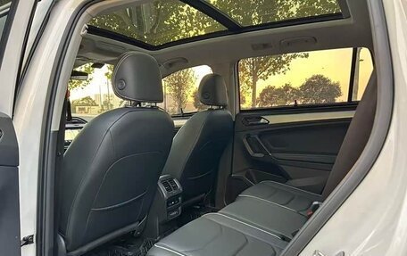 Volkswagen Tiguan II, 2021 год, 2 380 000 рублей, 8 фотография