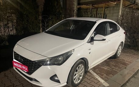 Hyundai Solaris II рестайлинг, 2021 год, 1 390 000 рублей, 1 фотография