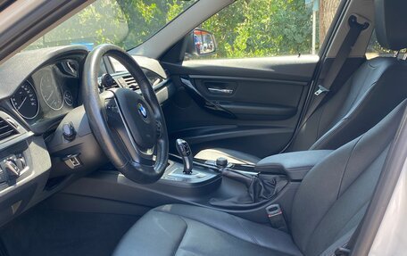 BMW 3 серия, 2017 год, 1 850 000 рублей, 18 фотография