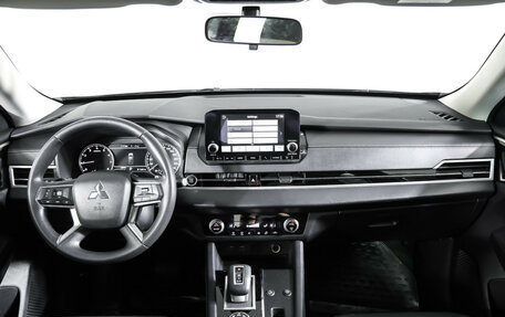 Mitsubishi Outlander, 2022 год, 3 379 000 рублей, 13 фотография