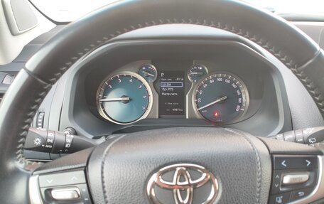 Toyota Land Cruiser Prado 150 рестайлинг 2, 2022 год, 6 999 000 рублей, 6 фотография