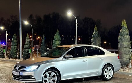 Volkswagen Jetta VI, 2015 год, 900 000 рублей, 2 фотография
