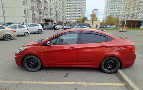 Hyundai Solaris II рестайлинг, 2011 год, 650 000 рублей, 2 фотография