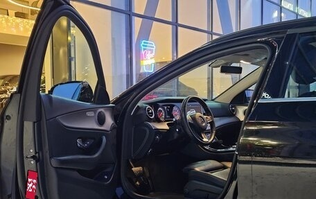 Mercedes-Benz E-Класс, 2017 год, 2 750 000 рублей, 10 фотография