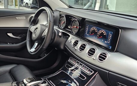 Mercedes-Benz E-Класс, 2017 год, 2 750 000 рублей, 24 фотография