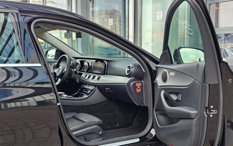 Mercedes-Benz E-Класс, 2017 год, 2 750 000 рублей, 22 фотография