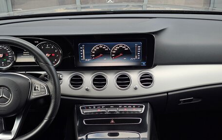 Mercedes-Benz E-Класс, 2017 год, 2 750 000 рублей, 21 фотография