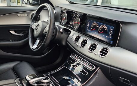 Mercedes-Benz E-Класс, 2017 год, 2 750 000 рублей, 25 фотография