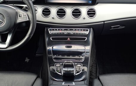 Mercedes-Benz E-Класс, 2017 год, 2 750 000 рублей, 40 фотография