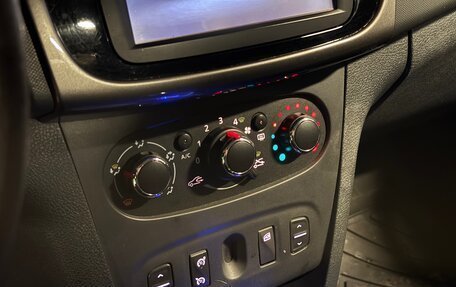 Renault Logan II, 2015 год, 410 000 рублей, 11 фотография