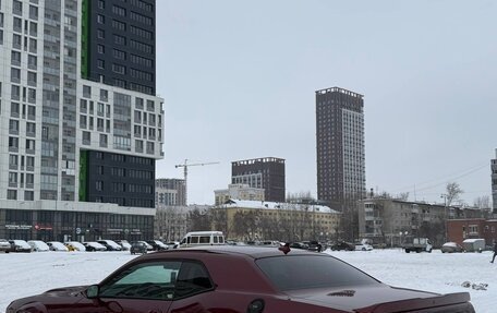 Dodge Challenger III рестайлинг 2, 2017 год, 3 870 000 рублей, 2 фотография