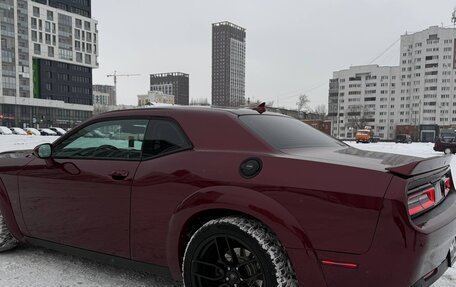 Dodge Challenger III рестайлинг 2, 2017 год, 3 870 000 рублей, 6 фотография