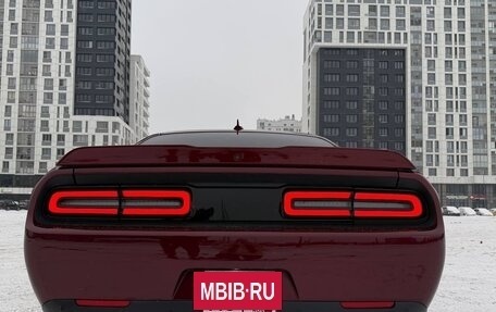 Dodge Challenger III рестайлинг 2, 2017 год, 3 870 000 рублей, 5 фотография