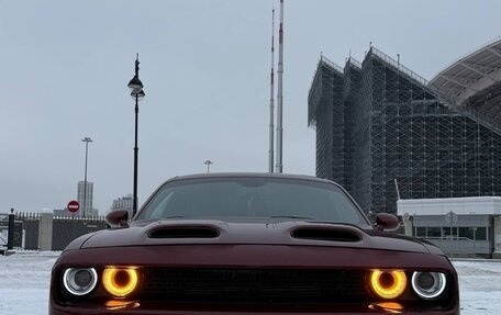 Dodge Challenger III рестайлинг 2, 2017 год, 3 870 000 рублей, 4 фотография