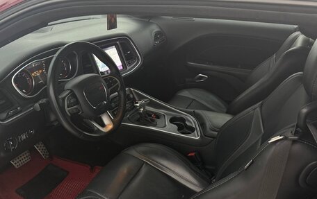 Dodge Challenger III рестайлинг 2, 2017 год, 3 870 000 рублей, 18 фотография