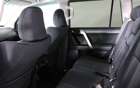 Toyota Land Cruiser Prado 150 рестайлинг 2, 2021 год, 5 700 000 рублей, 12 фотография