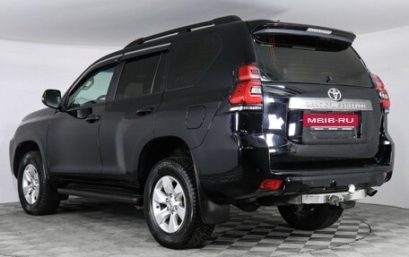 Toyota Land Cruiser Prado 150 рестайлинг 2, 2021 год, 5 700 000 рублей, 7 фотография
