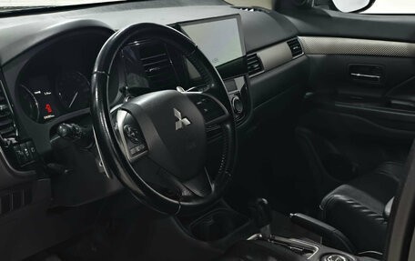 Mitsubishi Outlander III рестайлинг 3, 2014 год, 1 620 000 рублей, 9 фотография