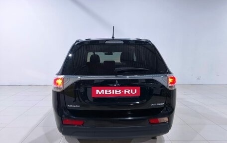 Mitsubishi Outlander III рестайлинг 3, 2014 год, 1 620 000 рублей, 5 фотография