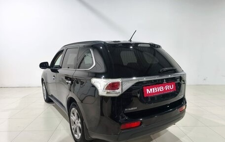 Mitsubishi Outlander III рестайлинг 3, 2014 год, 1 620 000 рублей, 6 фотография