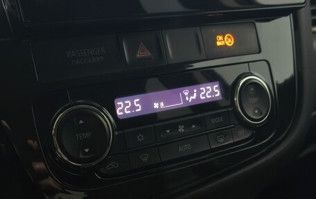 Mitsubishi Outlander III рестайлинг 3, 2014 год, 1 620 000 рублей, 10 фотография