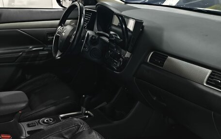 Mitsubishi Outlander III рестайлинг 3, 2014 год, 1 620 000 рублей, 12 фотография