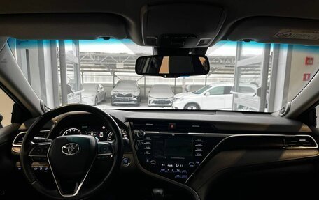 Toyota Camry, 2021 год, 3 070 000 рублей, 10 фотография