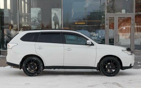 Mitsubishi Outlander III рестайлинг 3, 2013 год, 1 600 000 рублей, 4 фотография